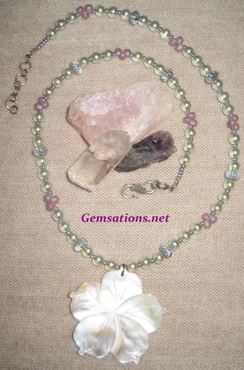 Mother of Pearl Flower & Iridescent Pastel Glass Beads Necklace