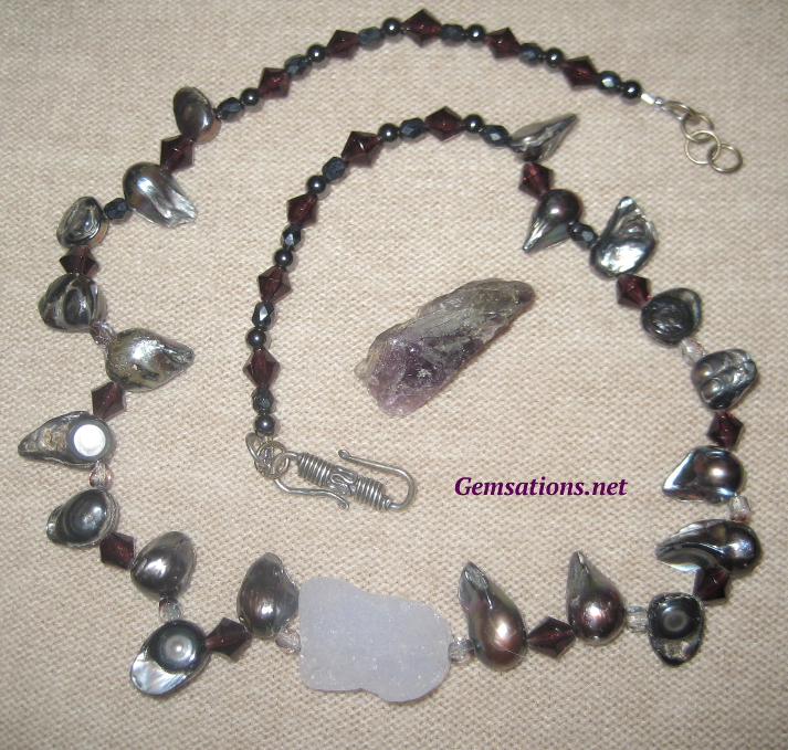 Druzy Quartz and Blister Pearls Beaded Necklace